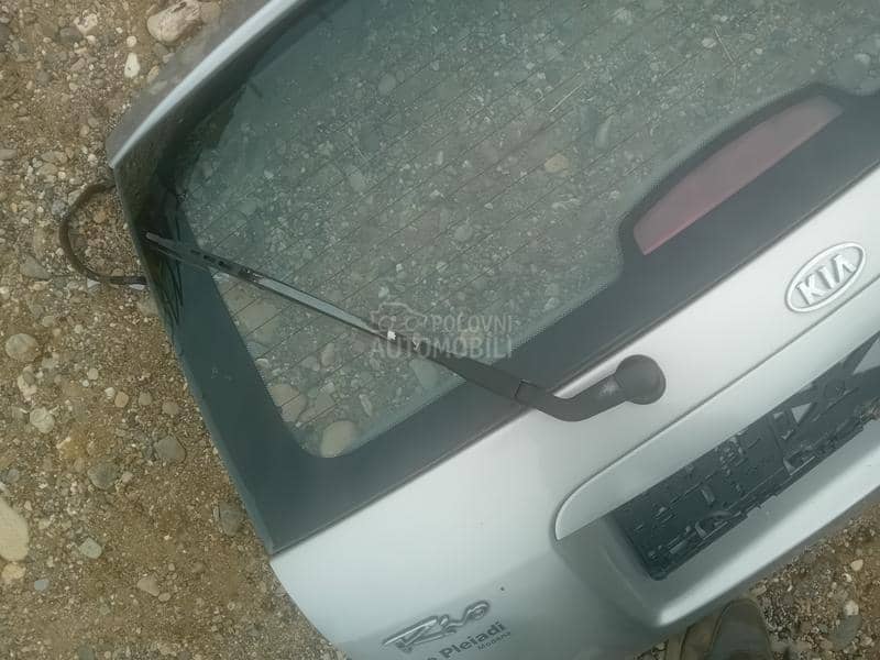 Motor zadnjeg brisaca