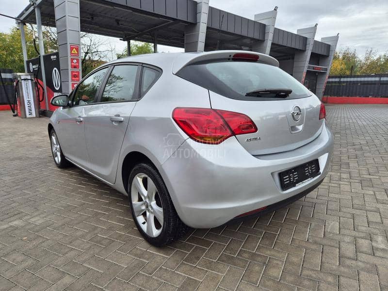 Opel Astra J 