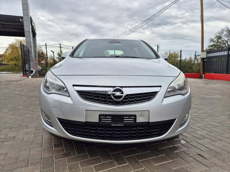 Opel Astra J 