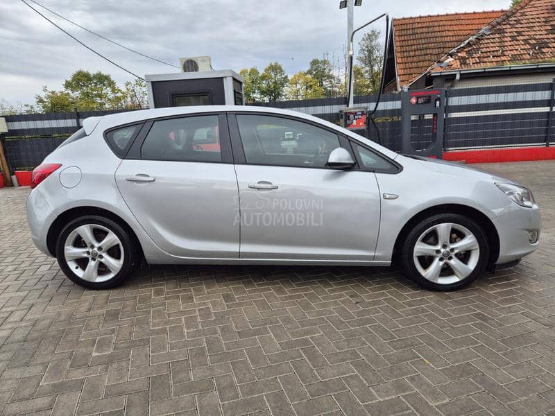 Opel Astra J 