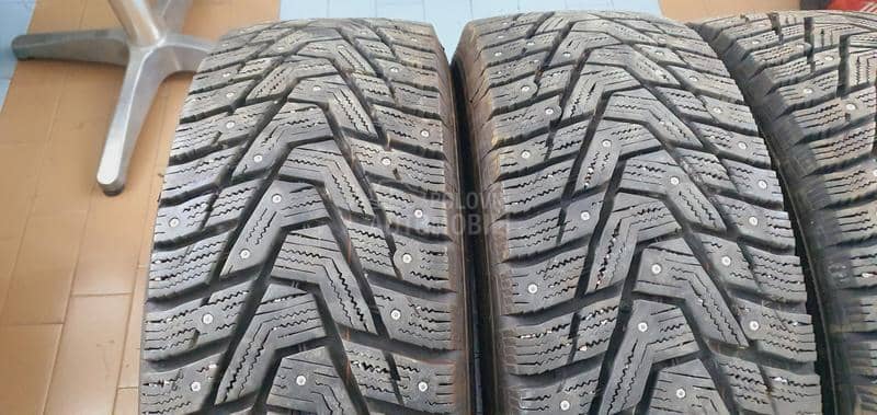 Hankook 215/60 R17 Zimska