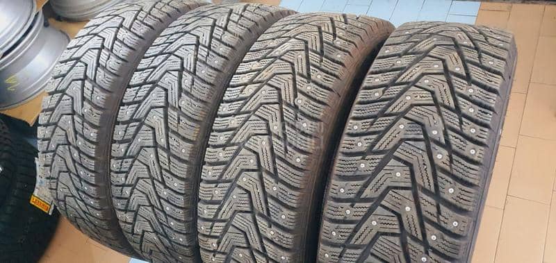 Hankook 215/60 R17 Zimska