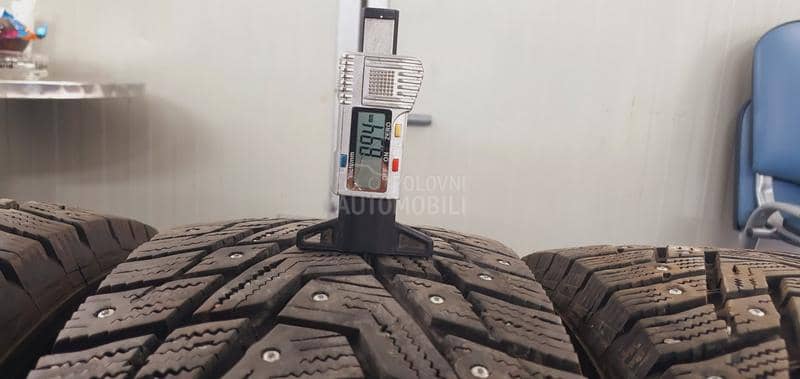 Hankook 215/60 R17 Zimska