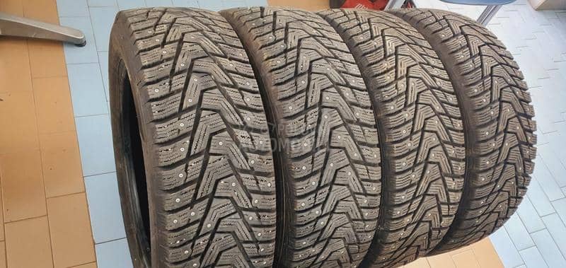 Hankook 215/60 R17 Zimska