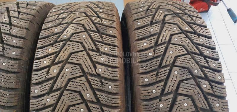 Hankook 215/60 R17 Zimska
