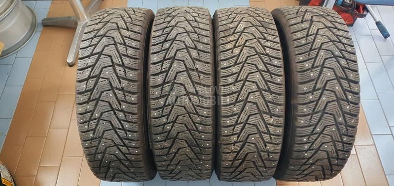 Hankook 215/60 R17 Zimska