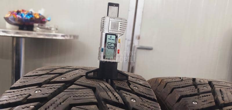 Hankook 215/60 R17 Zimska