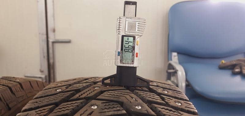 Hankook 215/60 R17 Zimska