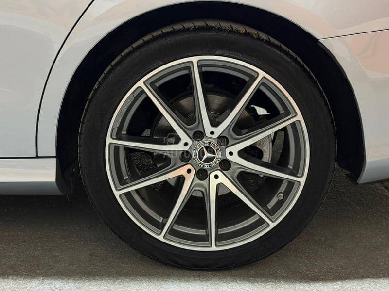 Mercedes Benz E 200 D/AMG/MULTIBEAM/360