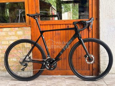 Cube Cross carbon 28