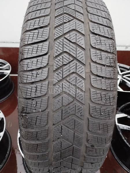 Pirelli 235/60 R18 Zimska