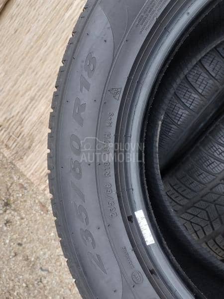 Pirelli 235/60 R18 Zimska