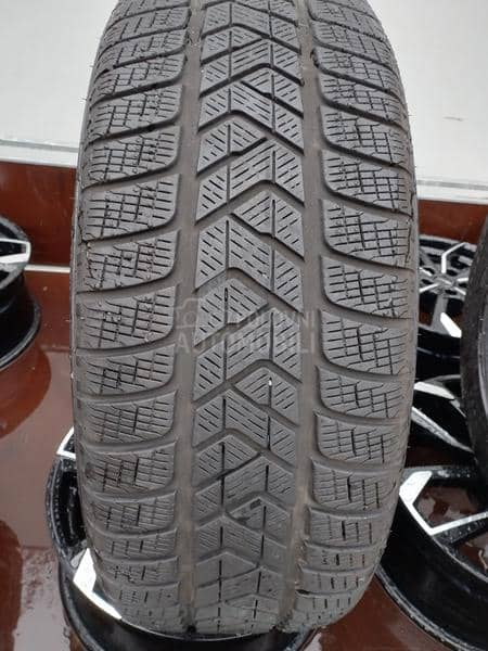 Pirelli 235/60 R18 Zimska