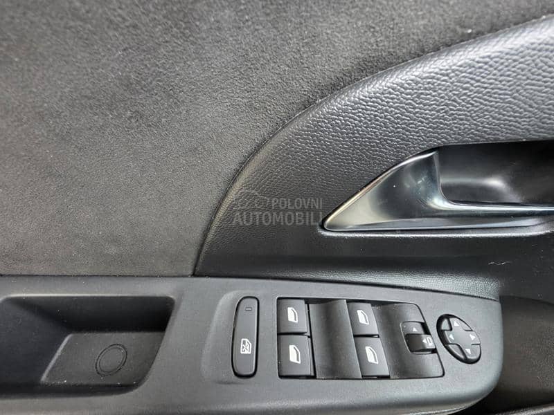 Opel Corsa F 1.2 AT8 ULTIMATE