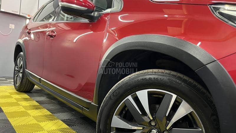 Peugeot 2008 A L L U R E 1/1