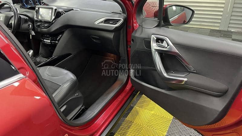 Peugeot 2008 A L L U R E 1/1