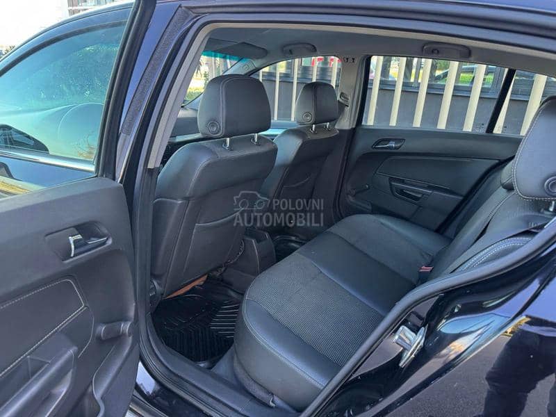 Opel Astra H 1.9 CDTi CH