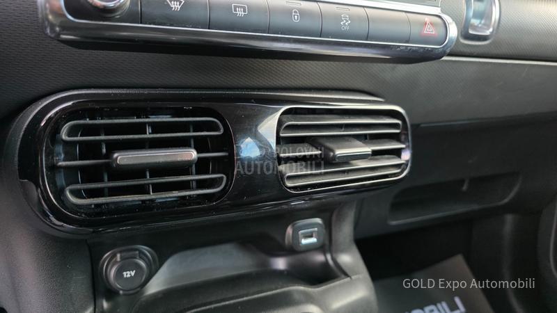 Citroen C4 Cactus 1.2 B AUT Ultra Red