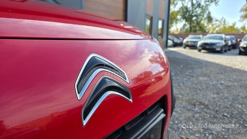 Citroen C4 Cactus 1.2 B AUT Ultra Red