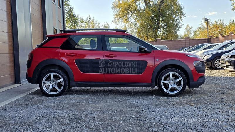 Citroen C4 Cactus 1.2 B AUT Ultra Red