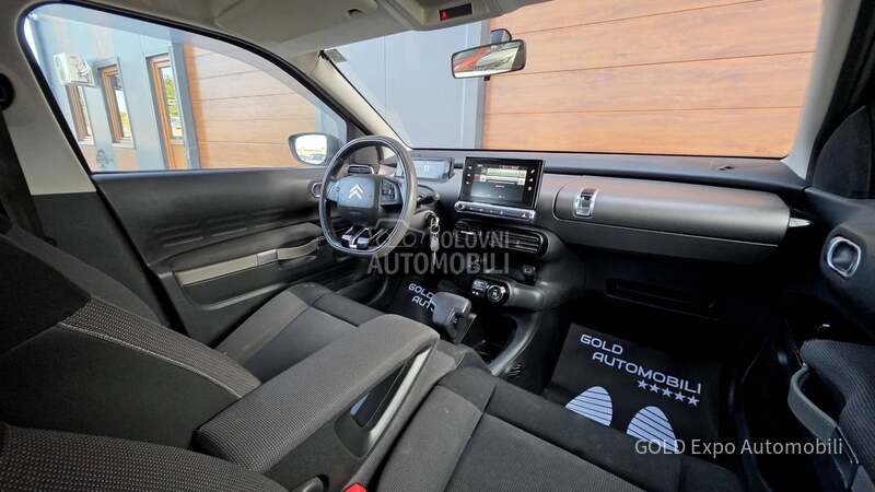 Citroen C4 Cactus 1.2 B AUT Ultra Red