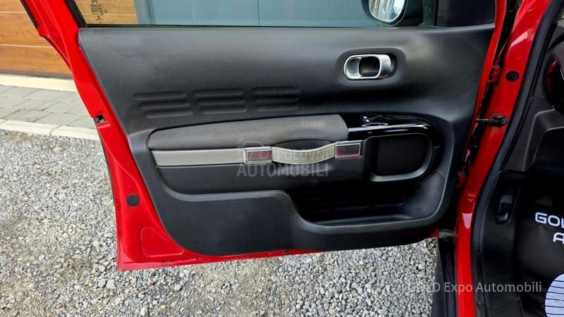 Citroen C4 Cactus 1.2 B AUT Ultra Red