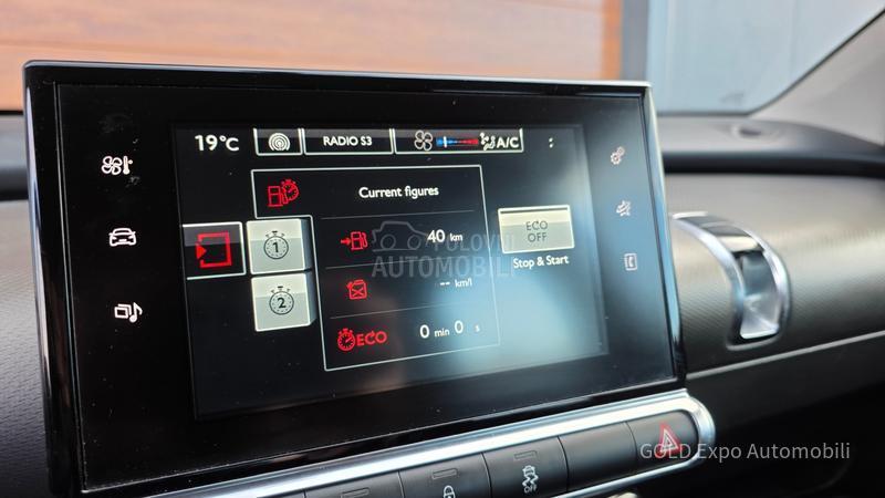 Citroen C4 Cactus 1.2 B AUT Ultra Red