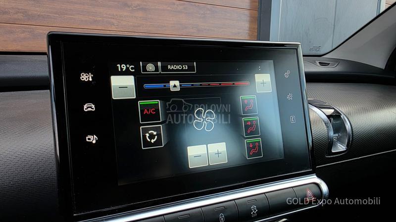 Citroen C4 Cactus 1.2 B AUT Ultra Red