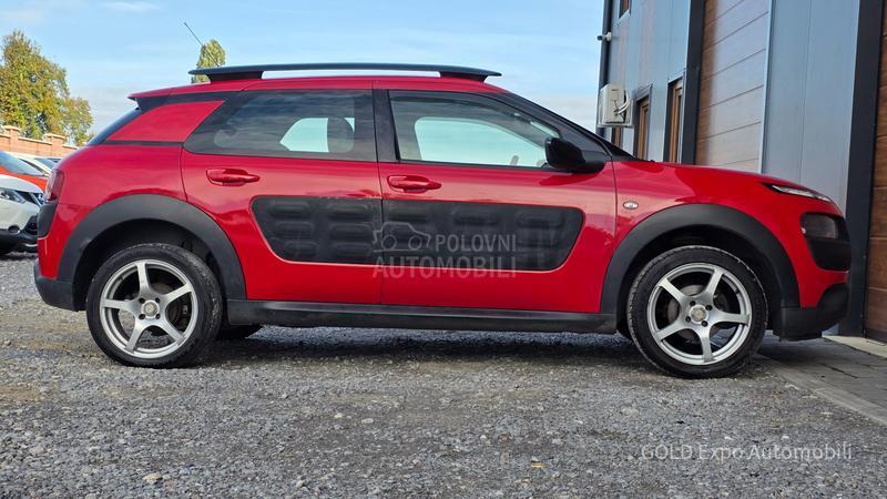 Citroen C4 Cactus 1.2 B AUT Ultra Red