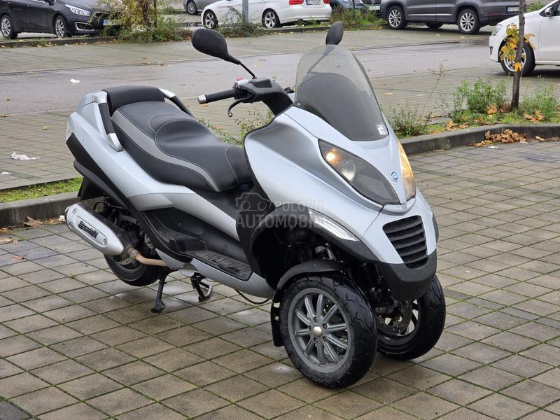 Piaggio mp3 B kategorija