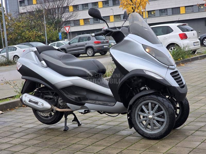 Piaggio mp3 B kategorija