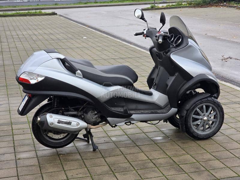 Piaggio mp3 B kategorija