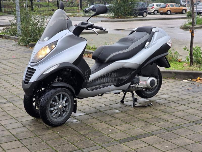 Piaggio mp3 B kategorija
