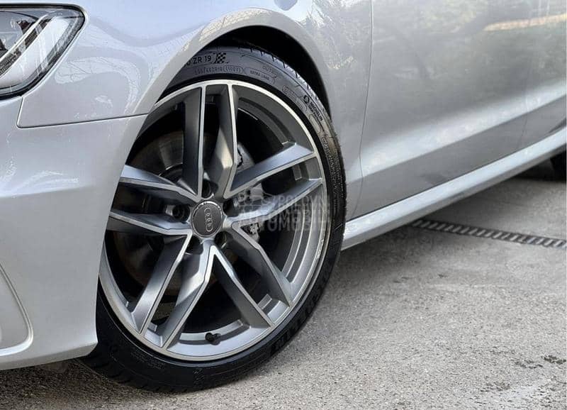 Audi A6 AVANT S LINE Matrix