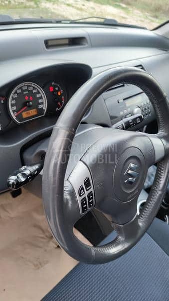 Suzuki Swift 1.3 i 4x4