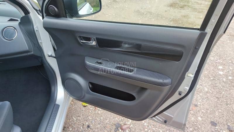 Suzuki Swift 1.3 i 4x4