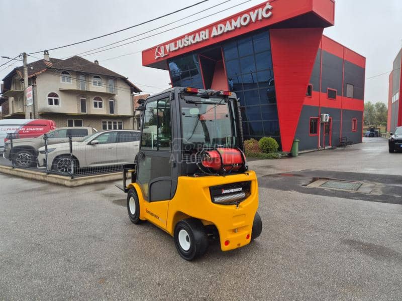 Jungheinrich EFG 425 Triplex