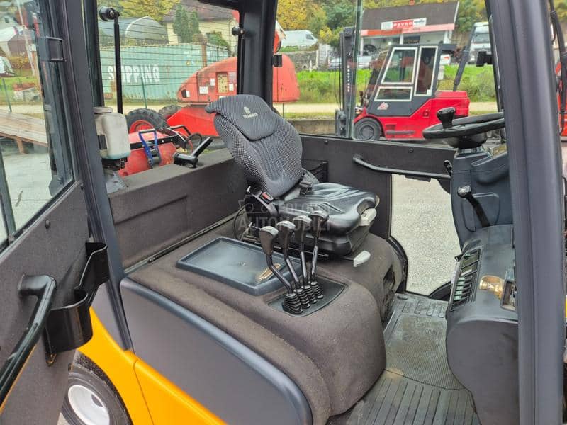 Jungheinrich EFG 425 Triplex