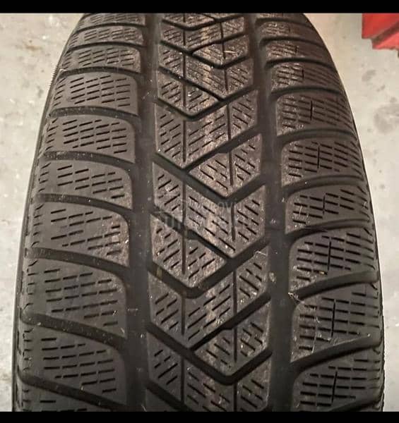 Pirelli 235/65 R17 Zimska