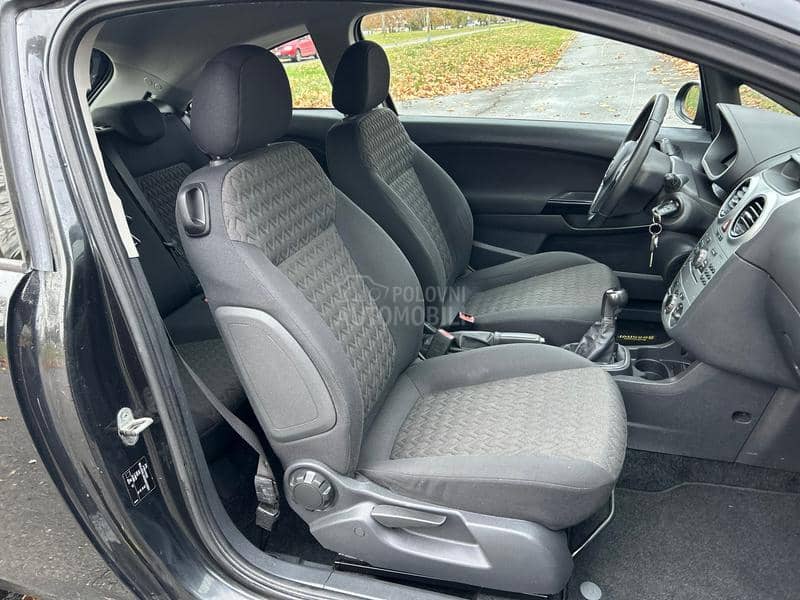 Opel Corsa D 1.4  B E N Z I N