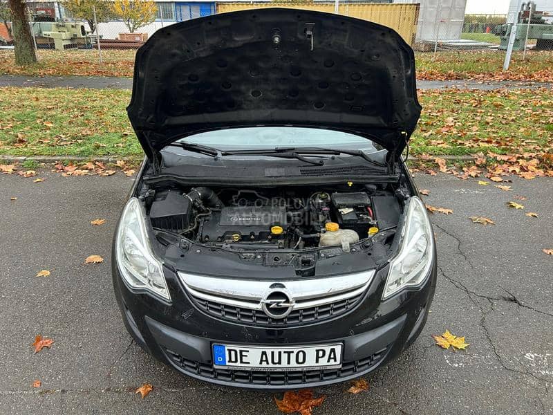 Opel Corsa D 1.4  B E N Z I N