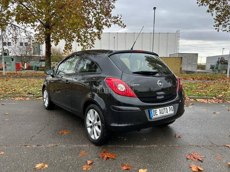 Opel Corsa D 1.4  B E N Z I N