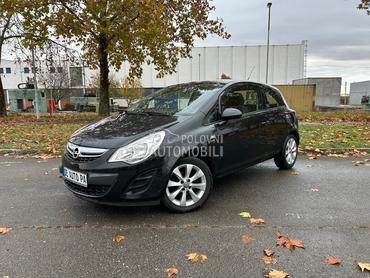 Opel Corsa D 1.4  B E N Z I N