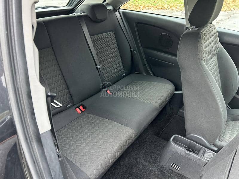 Opel Corsa D 1.4  B E N Z I N