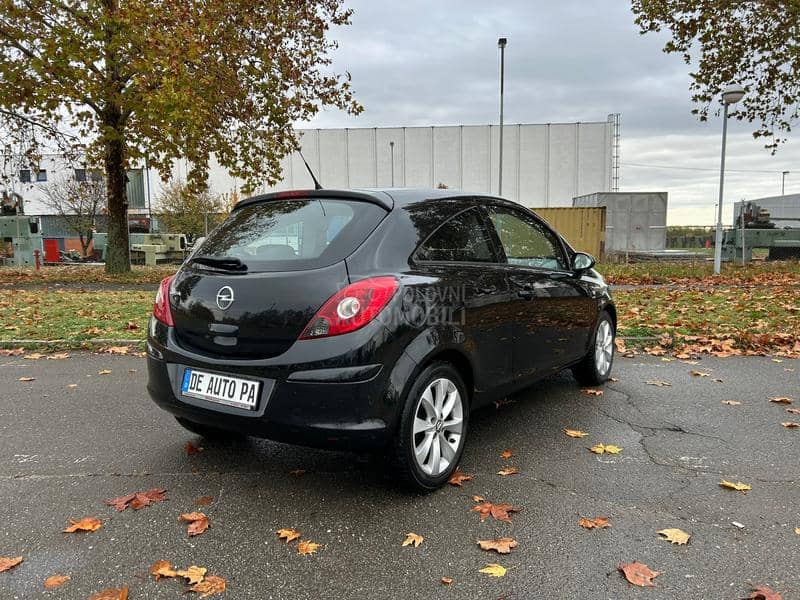 Opel Corsa D 1.4  B E N Z I N