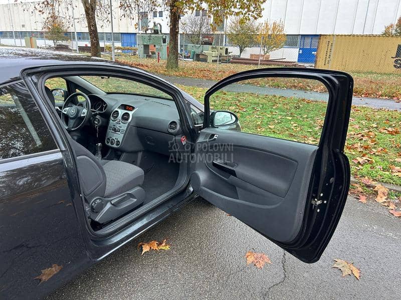 Opel Corsa D 1.4  B E N Z I N