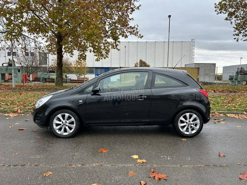 Opel Corsa D 1.4  B E N Z I N