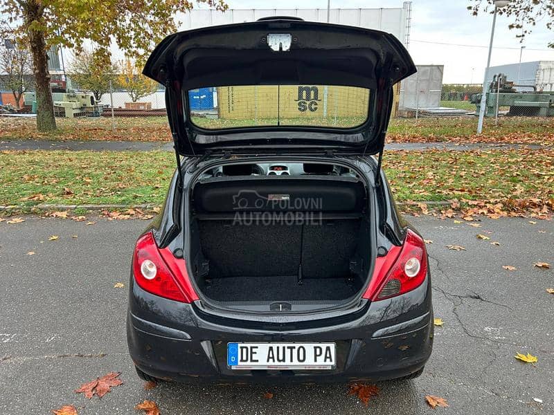 Opel Corsa D 1.4  B E N Z I N