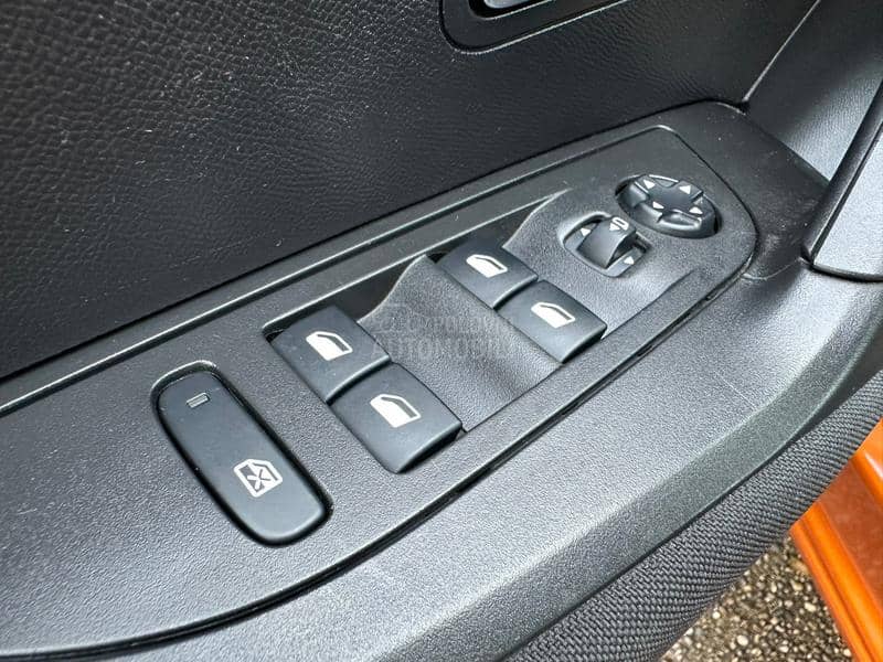 Peugeot 2008 BUSINES 130 V.SERV