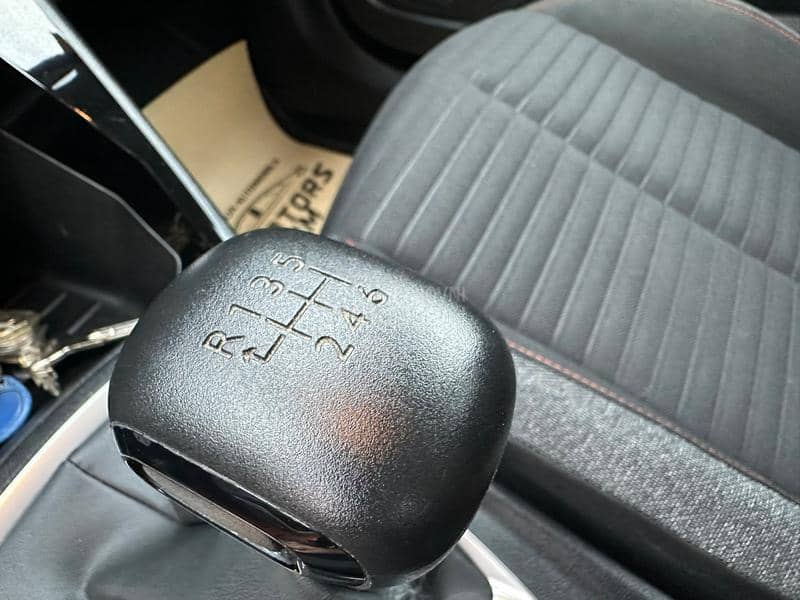 Peugeot 2008 BUSINES 130 V.SERV